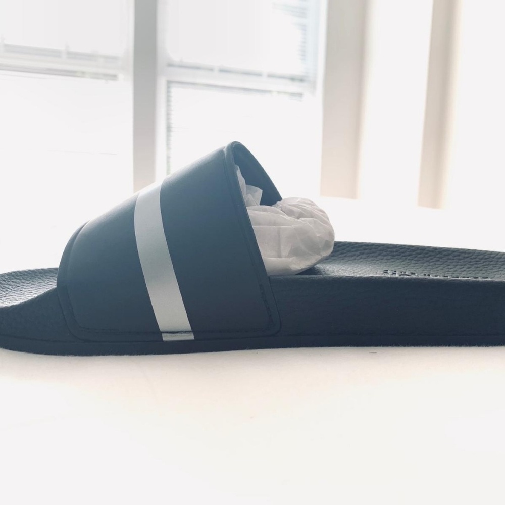 KENNETH COLE SLIDES